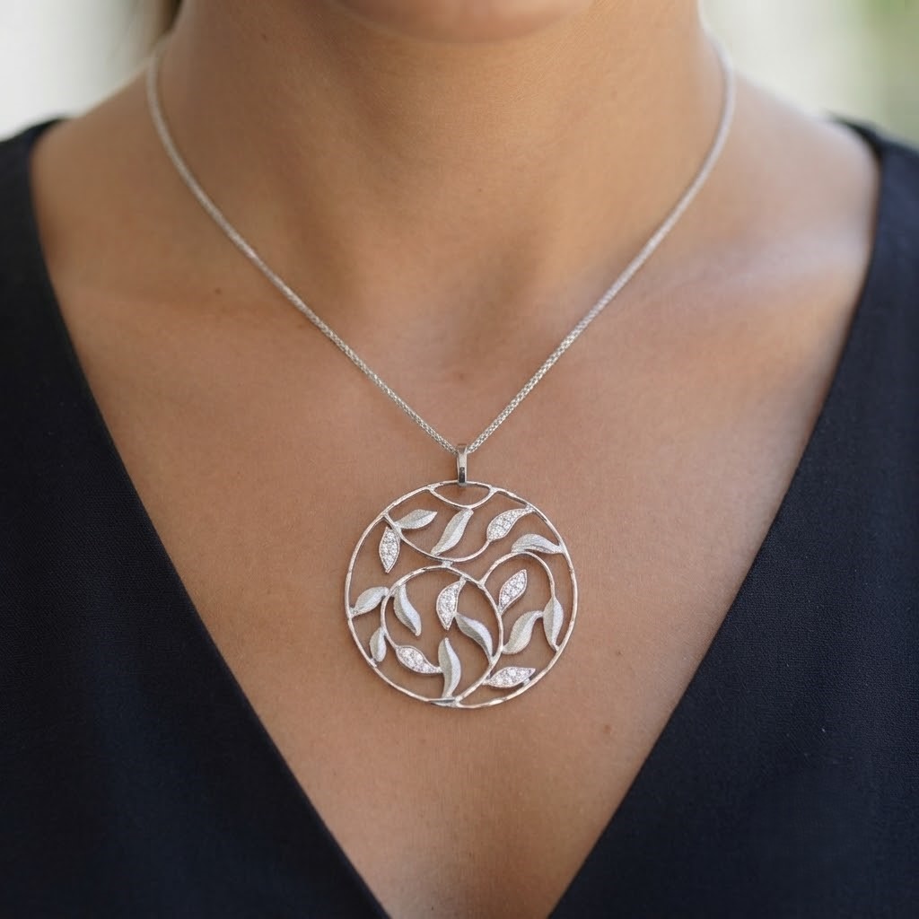 14k Gold Leaf Pendant – תמונה 4